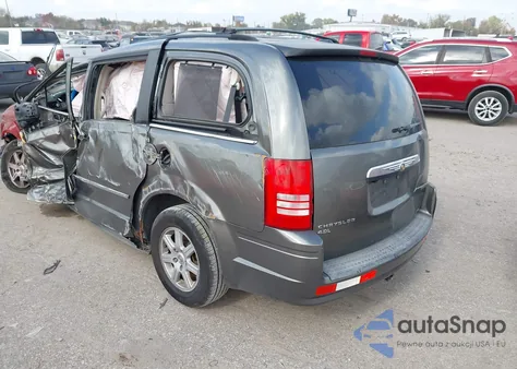 2010 Chrysler Town & Country Touring Plus z USA, uszkodzony, nr VIN 2A4RR8DXXAR387564